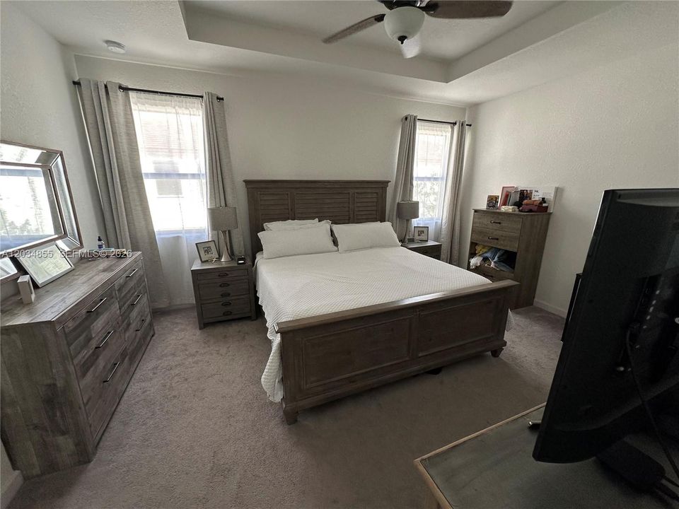 En Venta: $555,000 (3 camas, 2 baños, 1704 Pies cuadrados)