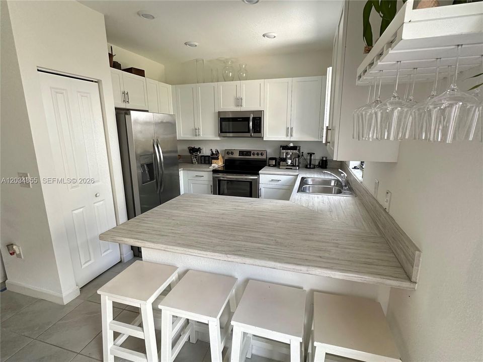 En Venta: $555,000 (3 camas, 2 baños, 1704 Pies cuadrados)