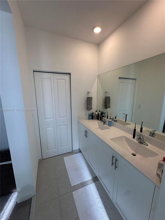 En Venta: $555,000 (3 camas, 2 baños, 1704 Pies cuadrados)