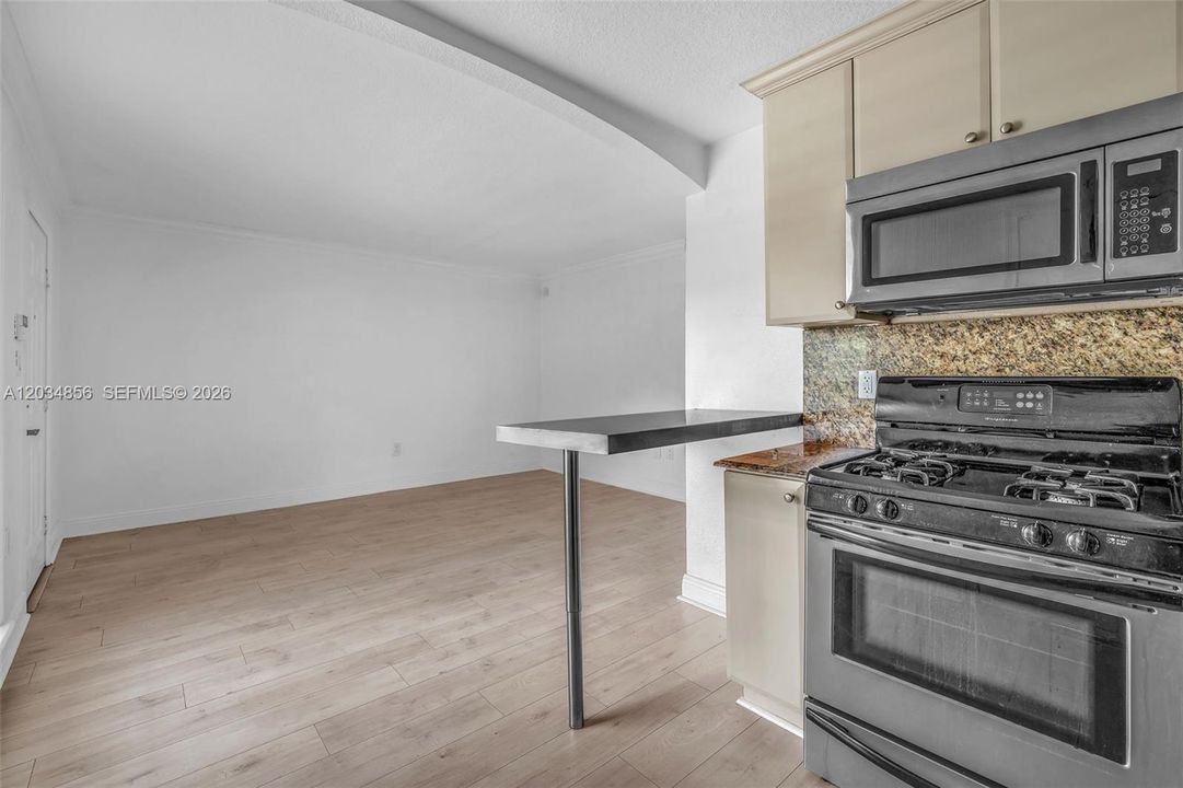 В аренду: $2,600 (2 спален, 1 ванн, 664 Квадратных фут)