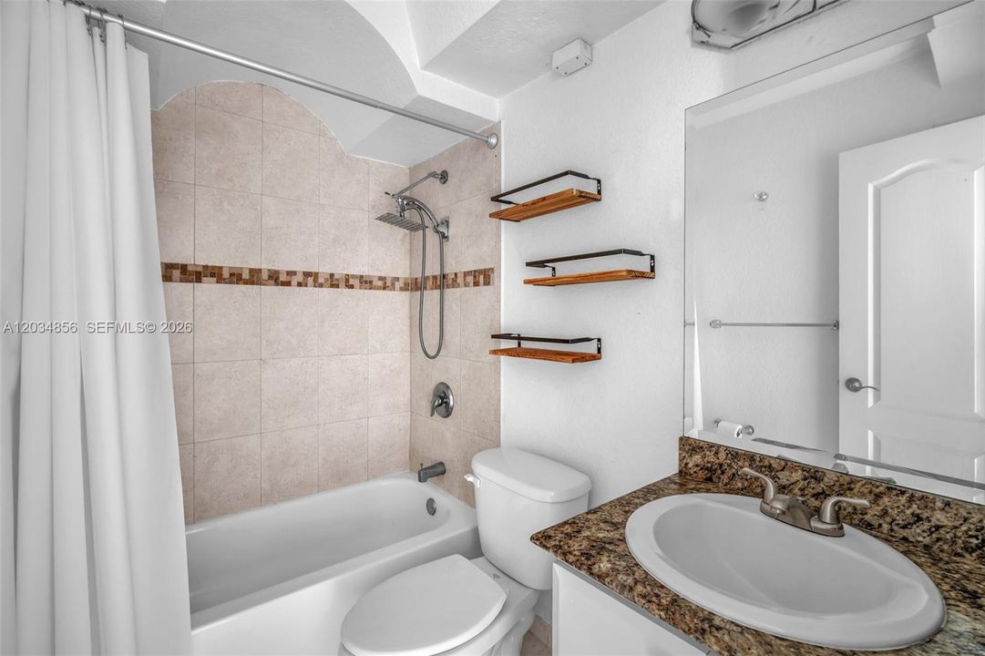 В аренду: $2,600 (2 спален, 1 ванн, 664 Квадратных фут)