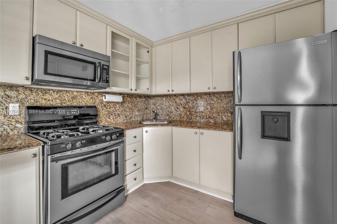 В аренду: $2,600 (2 спален, 1 ванн, 664 Квадратных фут)