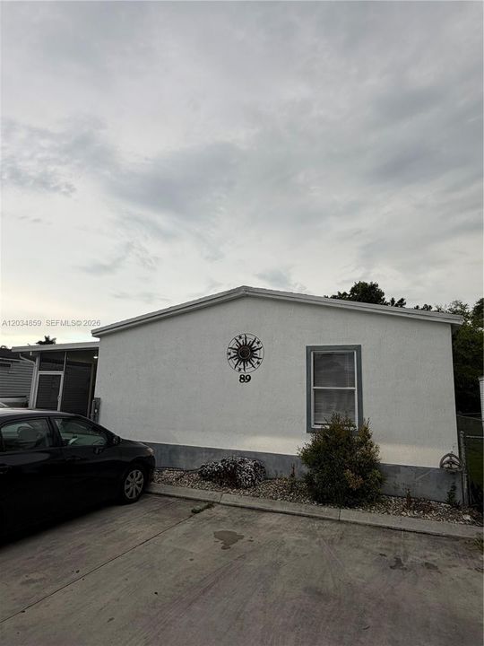 На продажу: $294,900 (0.09 acres)