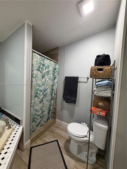 На продажу: $294,900 (0.09 acres)