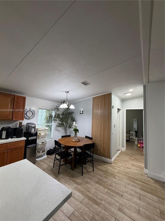 На продажу: $294,900 (0.09 acres)