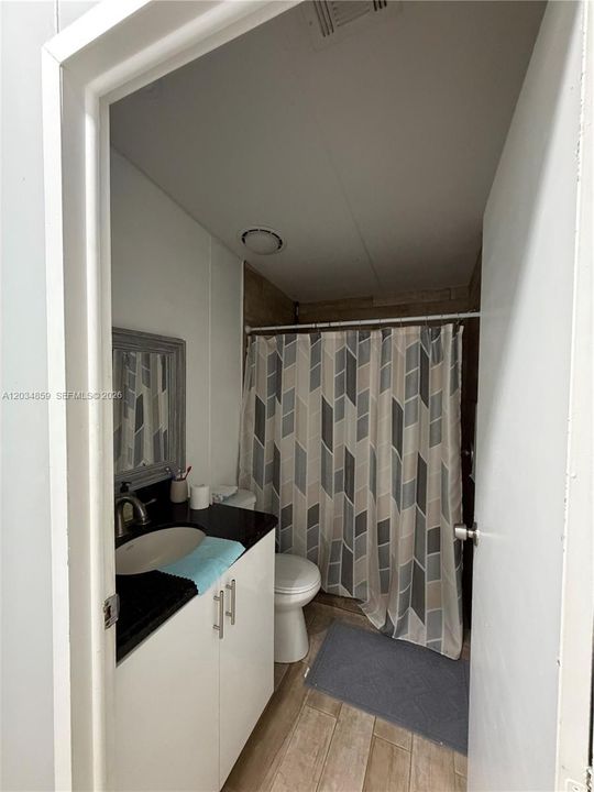На продажу: $294,900 (0.09 acres)