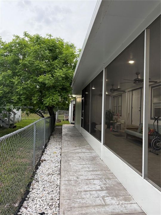 На продажу: $294,900 (0.09 acres)