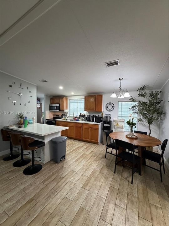 На продажу: $294,900 (0.09 acres)