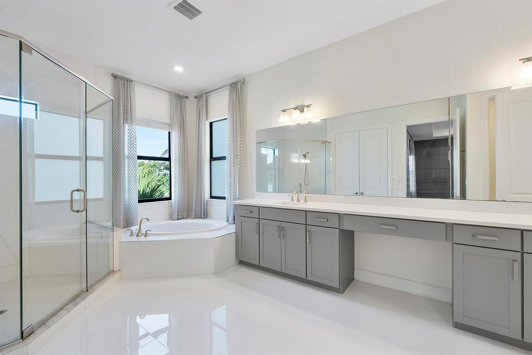 8685 Parkland Bay Dr_056