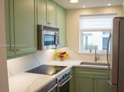 For Rent: $1,350 (1 beds, 1 baths, 962 Square Feet)