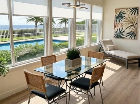 For Rent: $1,350 (1 beds, 1 baths, 962 Square Feet)