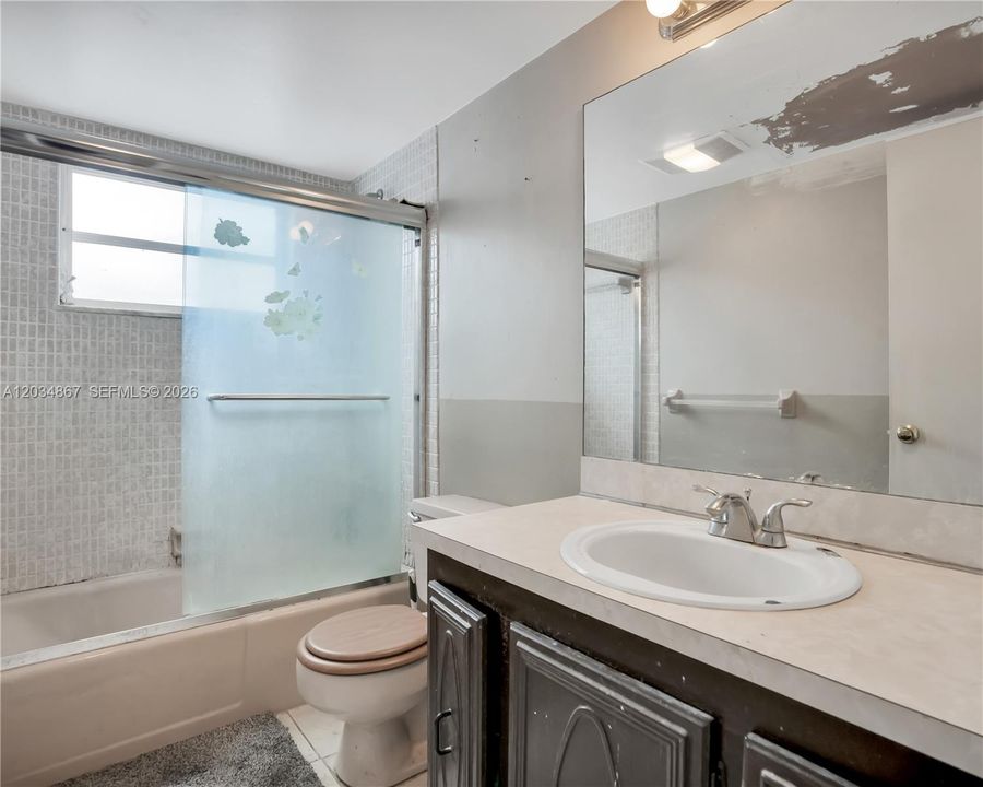 2ND BATHROOM