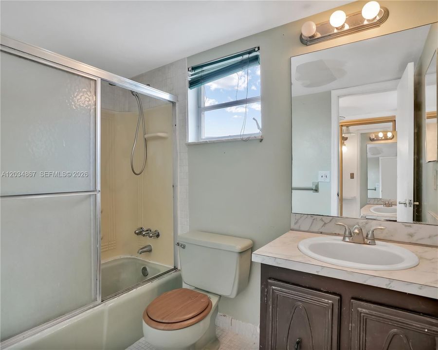 2ND BATHROOM