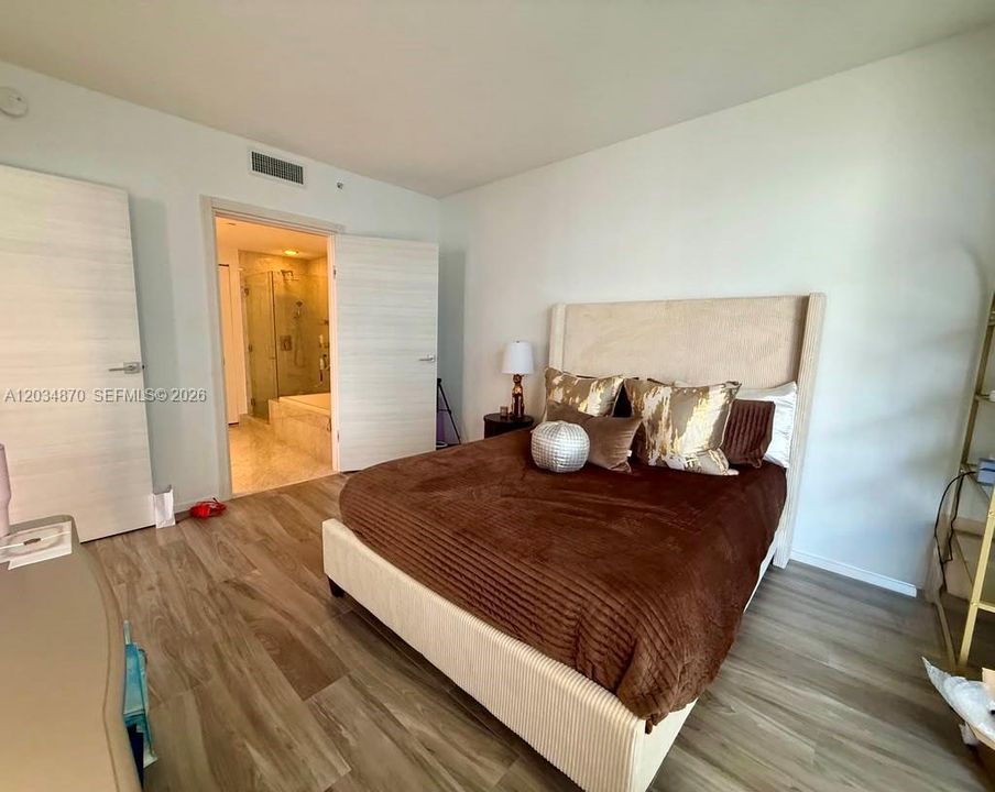 For Rent: $5,900 (2 beds, 2 baths, 1152 Square Feet)