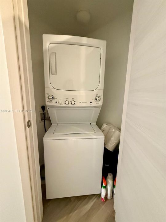 For Rent: $5,900 (2 beds, 2 baths, 1152 Square Feet)