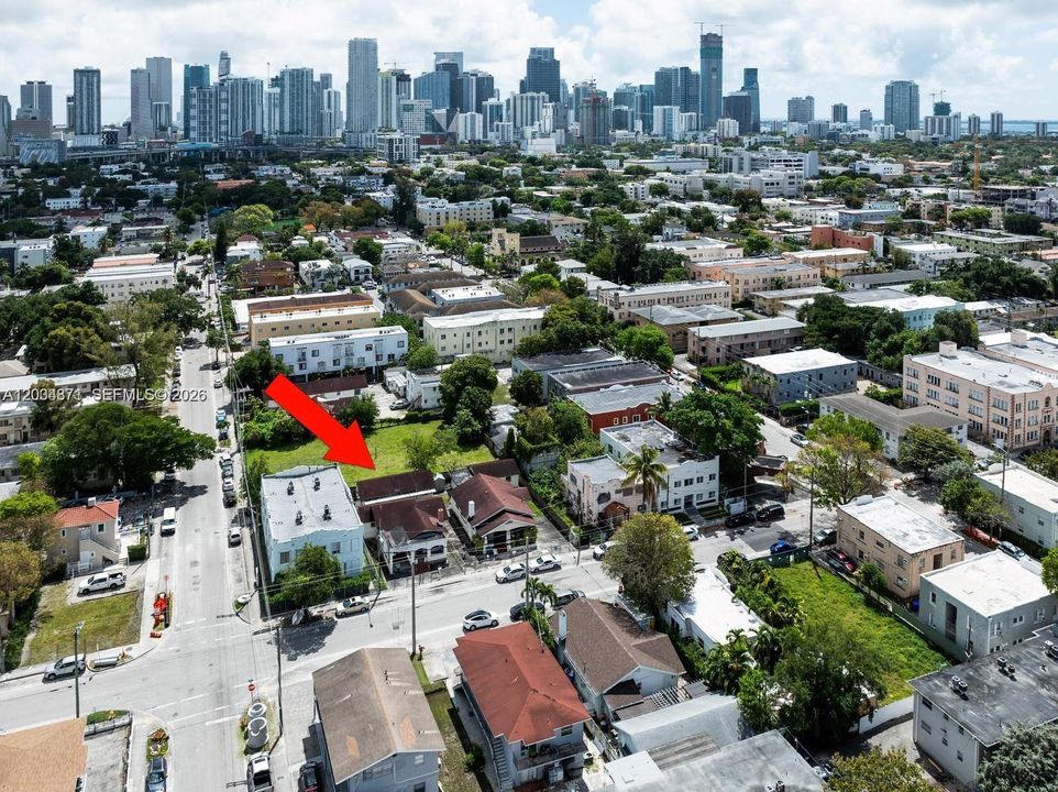 En Venta: $1,260,000 (0.25 acres)