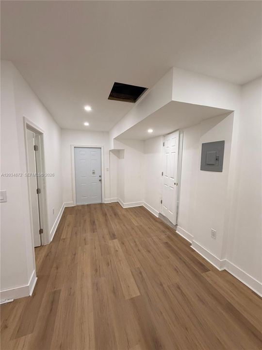 For Rent: $1,950 (2 beds, 1 baths, 7074 Square Feet)
