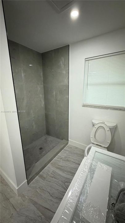 For Rent: $1,950 (2 beds, 1 baths, 7074 Square Feet)