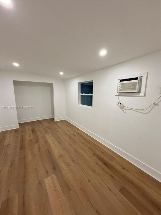 For Rent: $1,950 (2 beds, 1 baths, 7074 Square Feet)