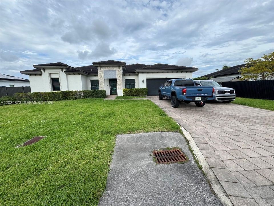 For Sale: $795,000 (3 beds, 2 baths, 1959 Square Feet)