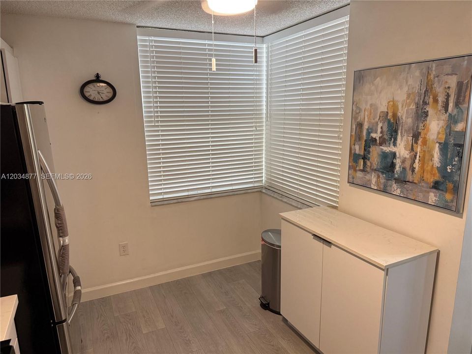 For Sale: $250,000 (2 beds, 2 baths, 1030 Square Feet)