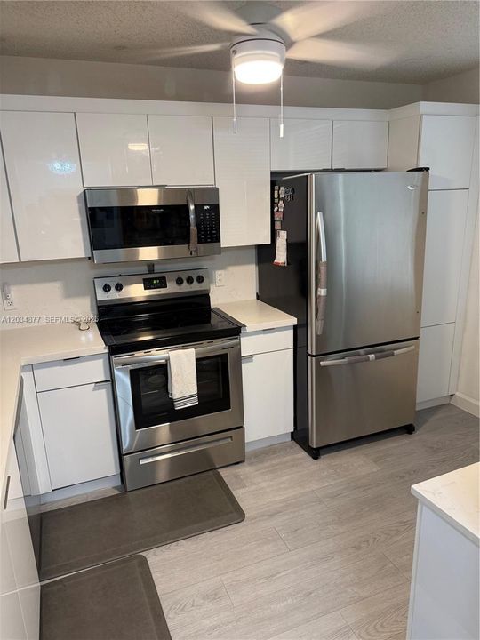 For Sale: $250,000 (2 beds, 2 baths, 1030 Square Feet)