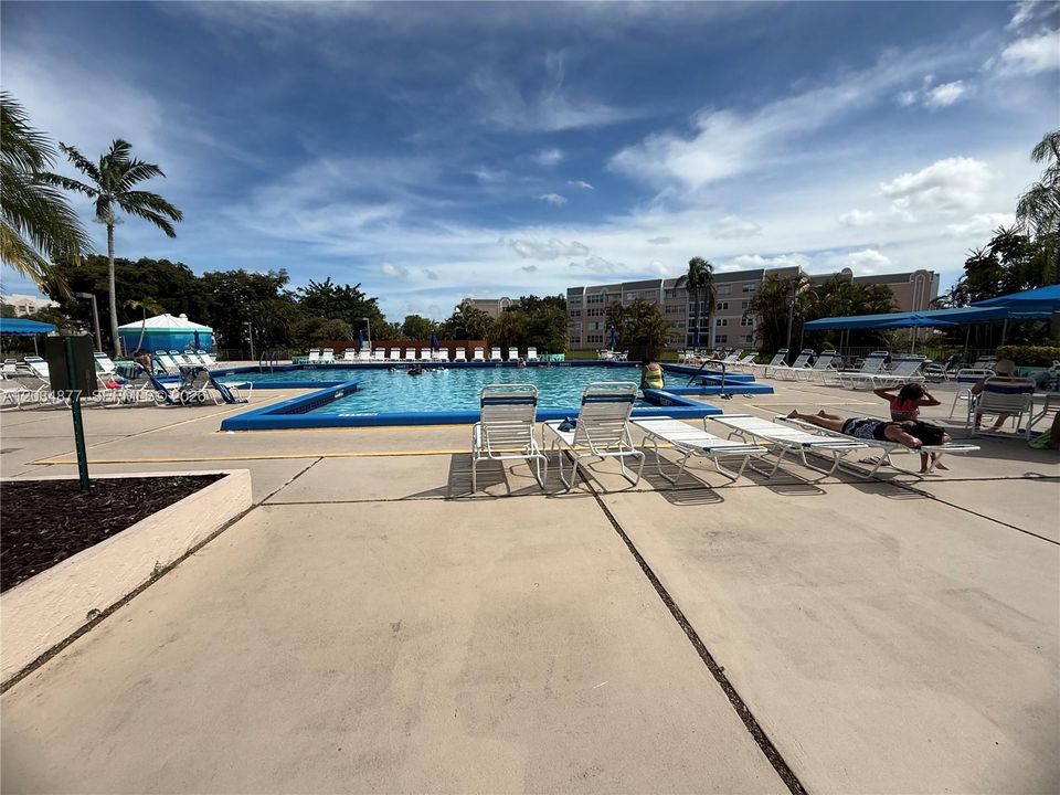 For Sale: $250,000 (2 beds, 2 baths, 1030 Square Feet)