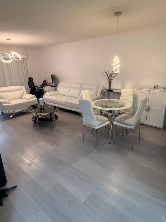 For Sale: $250,000 (2 beds, 2 baths, 1030 Square Feet)