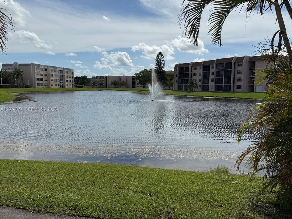 For Sale: $250,000 (2 beds, 2 baths, 1030 Square Feet)