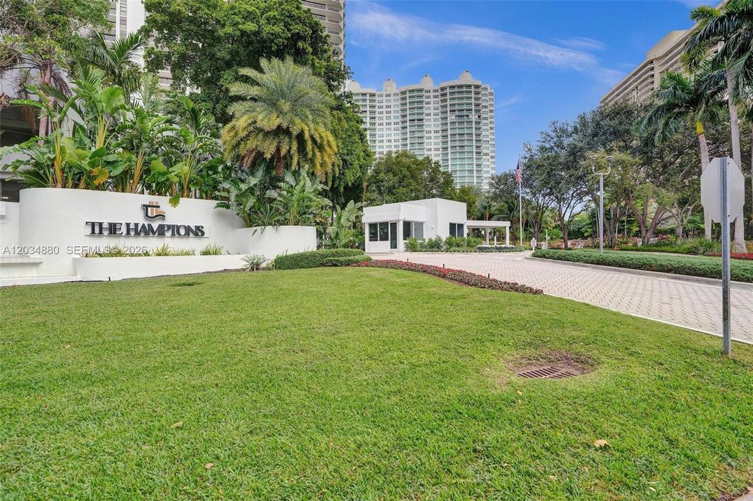 For Sale: $575,000 (2 beds, 2 baths, 1800 Square Feet)