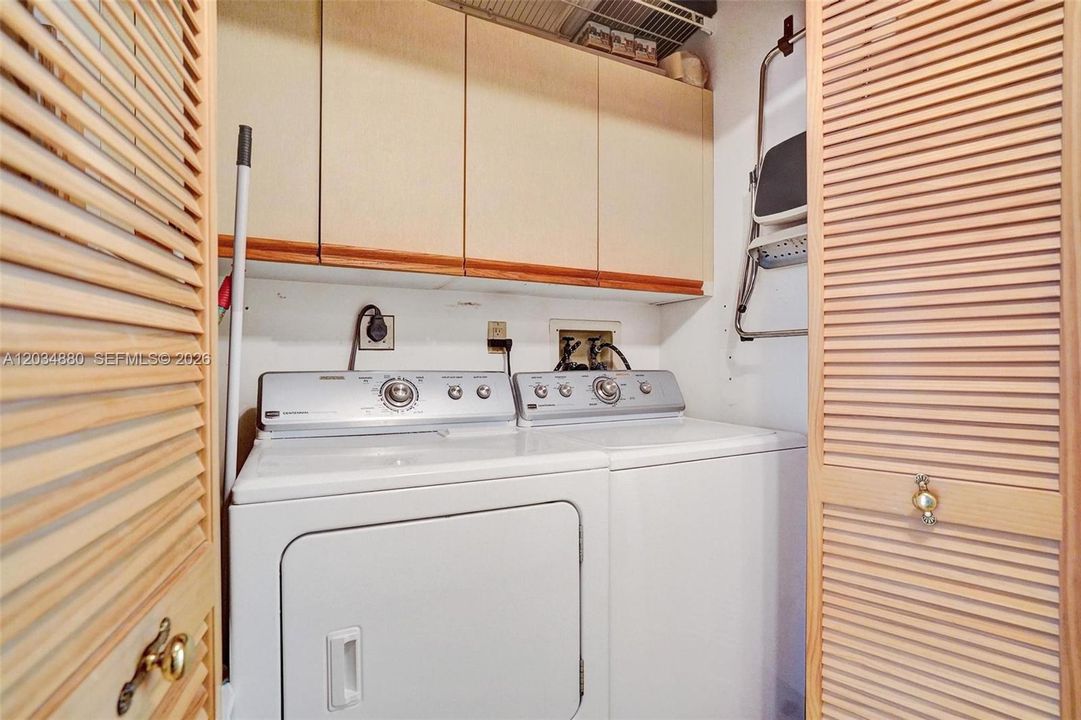 For Sale: $575,000 (2 beds, 2 baths, 1800 Square Feet)