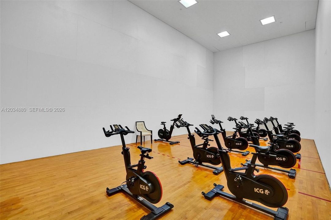 For Sale: $575,000 (2 beds, 2 baths, 1800 Square Feet)