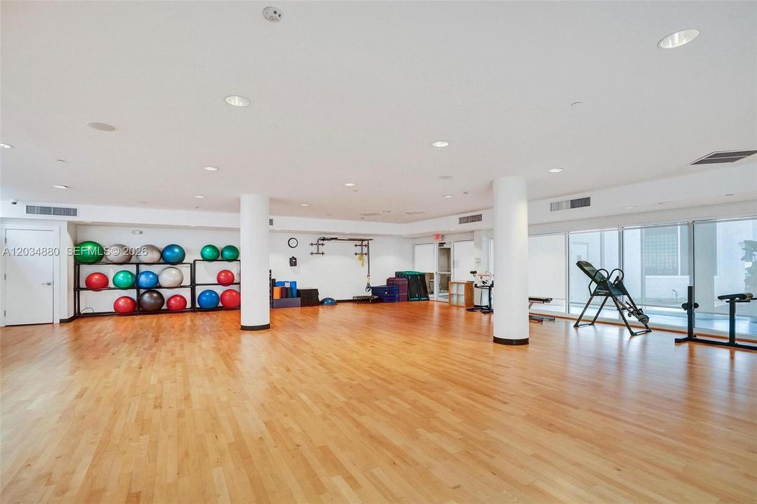 For Sale: $575,000 (2 beds, 2 baths, 1800 Square Feet)
