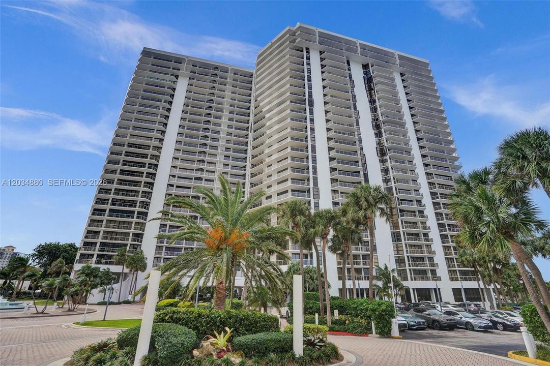 For Sale: $575,000 (2 beds, 2 baths, 1800 Square Feet)