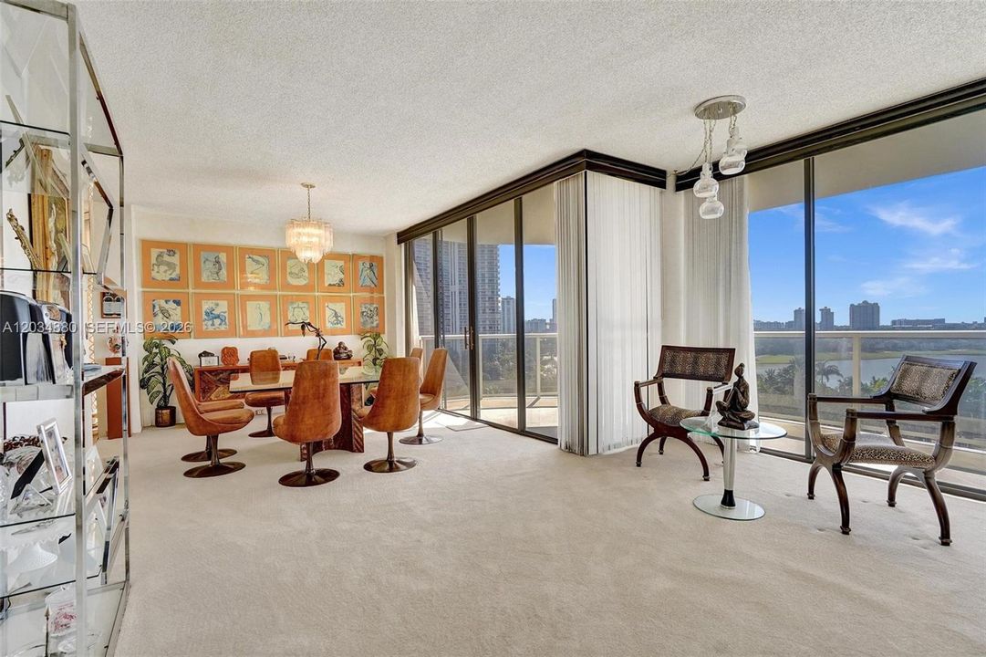 For Sale: $575,000 (2 beds, 2 baths, 1800 Square Feet)