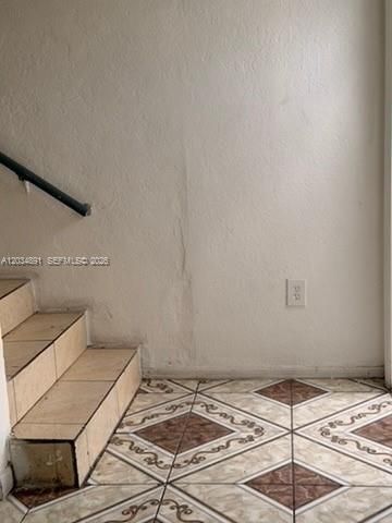 For Rent: $1,850 (2 beds, 1 baths, 930 Square Feet)