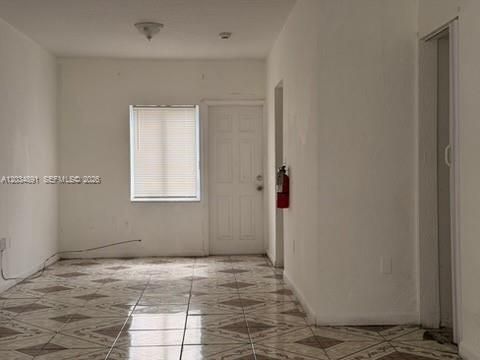 For Rent: $1,850 (2 beds, 1 baths, 930 Square Feet)