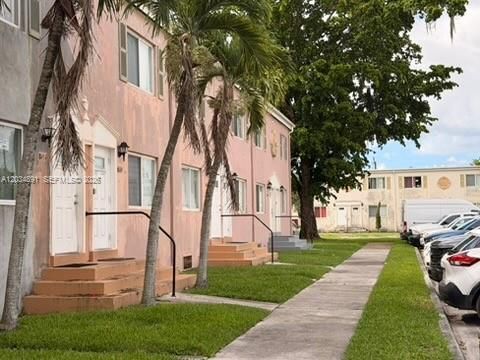 For Rent: $1,850 (2 beds, 1 baths, 930 Square Feet)