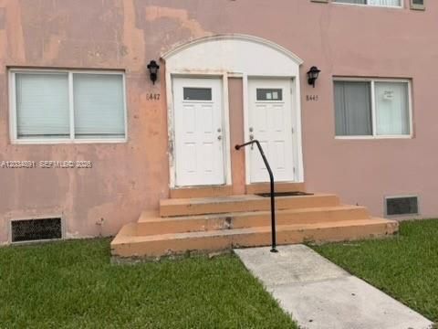 For Rent: $1,850 (2 beds, 1 baths, 930 Square Feet)