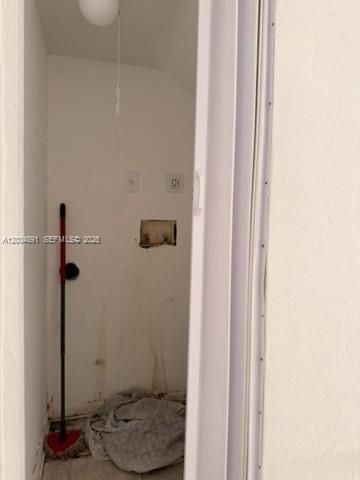 For Rent: $1,850 (2 beds, 1 baths, 930 Square Feet)