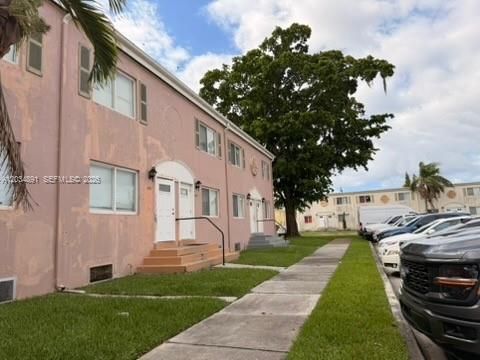 For Rent: $1,850 (2 beds, 1 baths, 930 Square Feet)