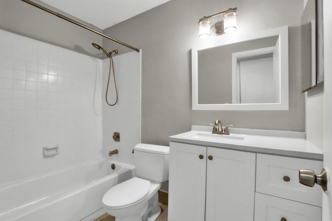 2112 NW 45th Ave-8