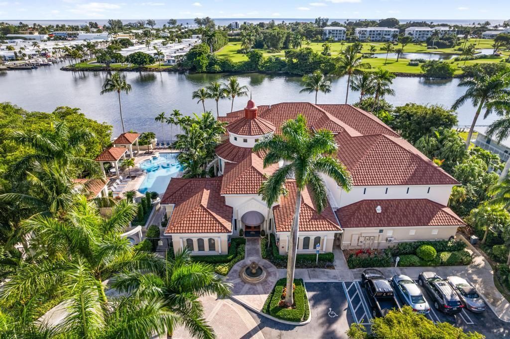 Clubhouse on Intracoastal