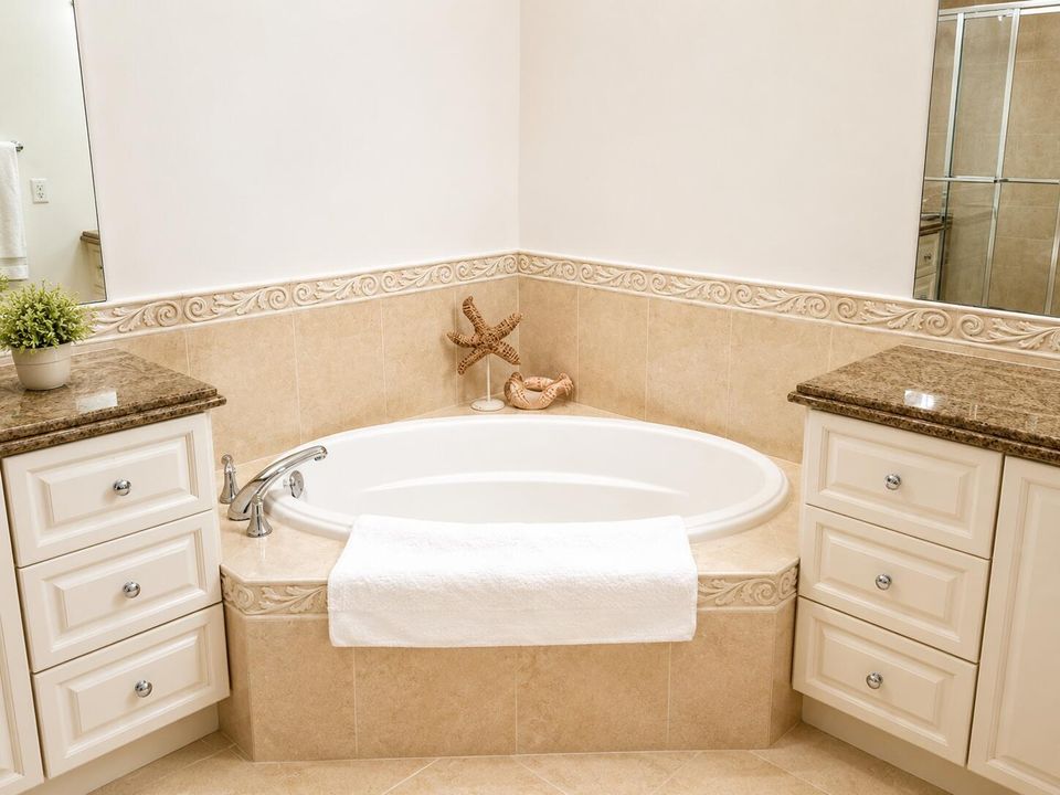 13 - 101 Master Bathroom