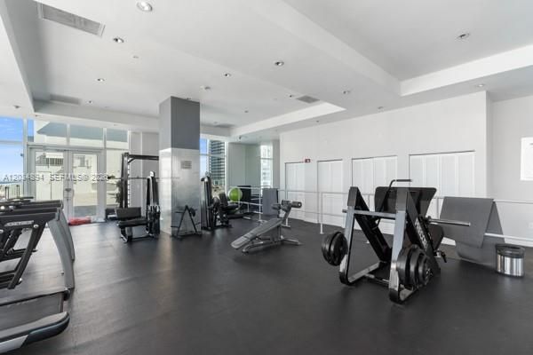 For Sale: $395,000 (1 beds, 1 baths, 950 Square Feet)