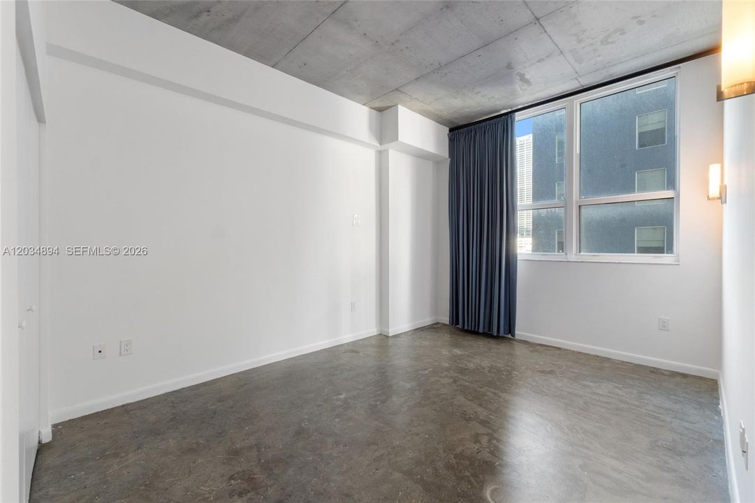 For Sale: $395,000 (1 beds, 1 baths, 950 Square Feet)