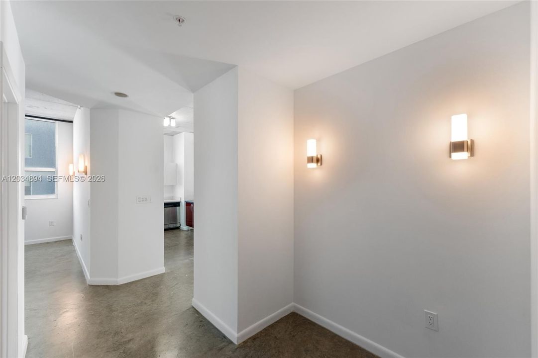 For Sale: $395,000 (1 beds, 1 baths, 950 Square Feet)