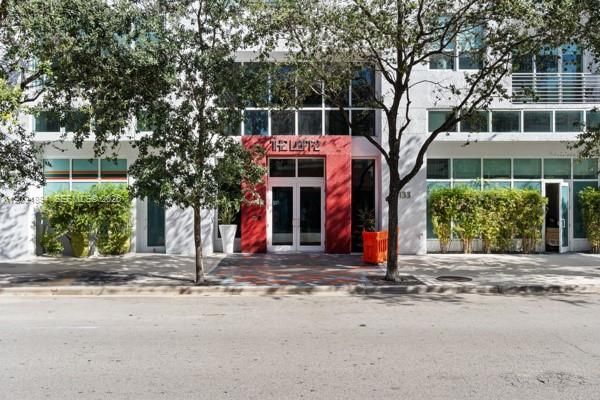For Sale: $395,000 (1 beds, 1 baths, 950 Square Feet)