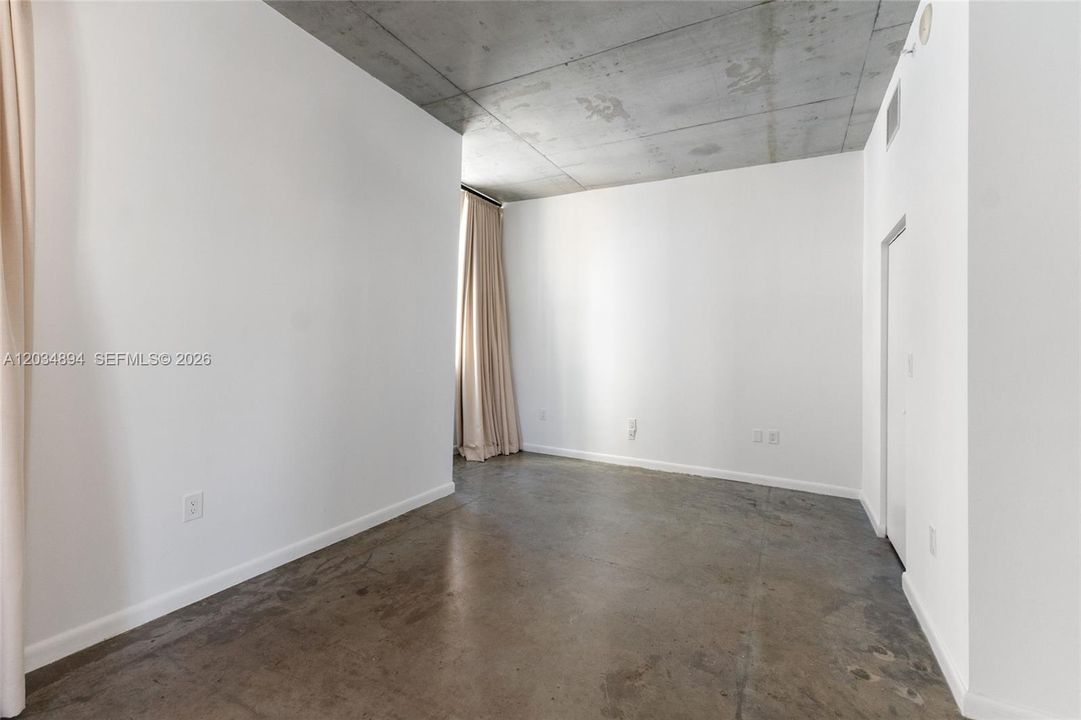 For Sale: $395,000 (1 beds, 1 baths, 950 Square Feet)