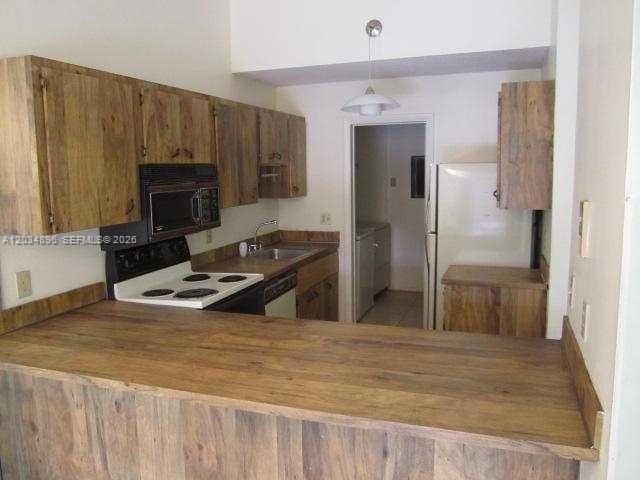 For Rent: $2,350 (2 beds, 2 baths, 1050 Square Feet)